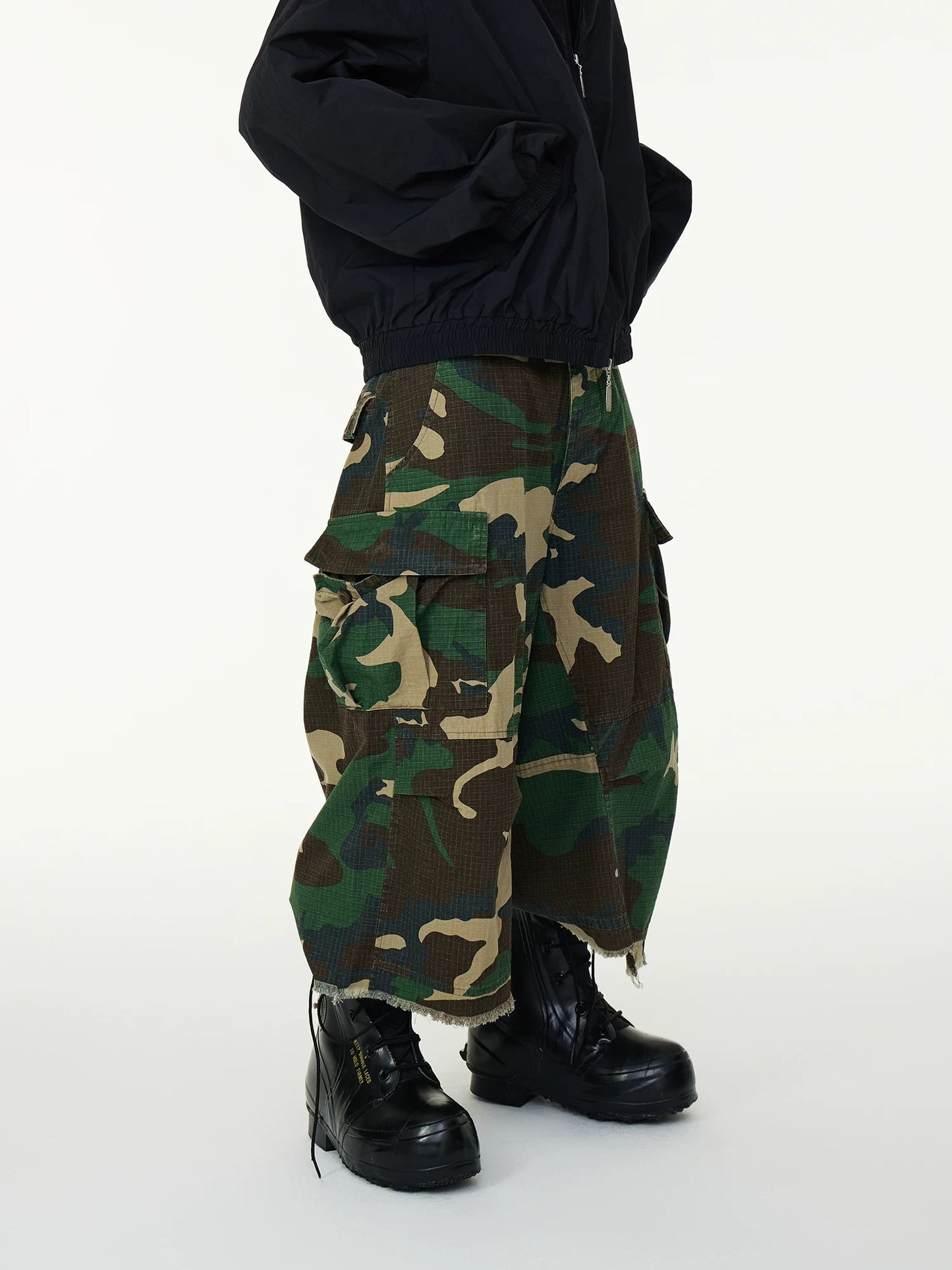 Collection the Camo Cargo Cropped Pants