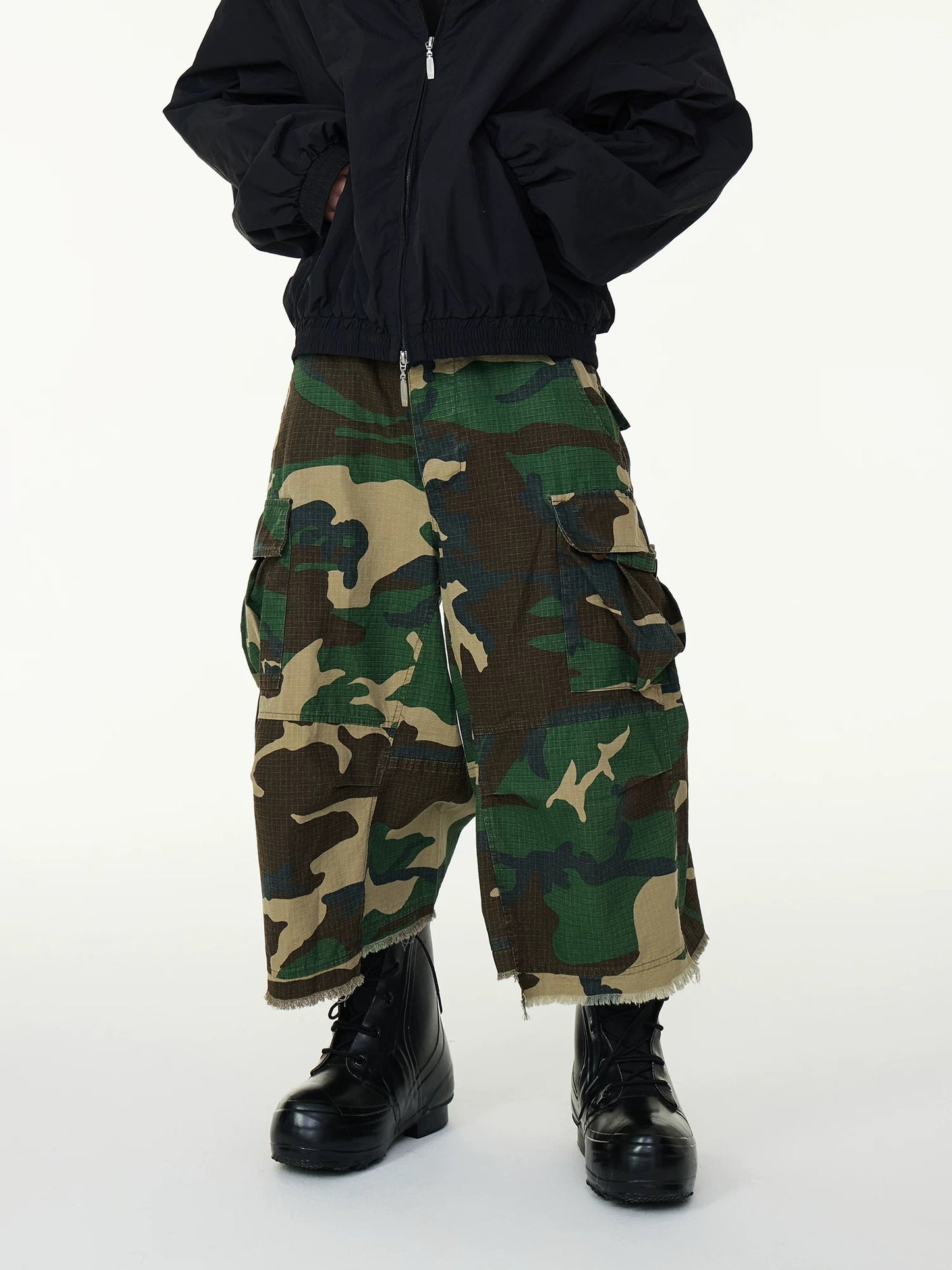 Collection the Camo Cargo Cropped Pants