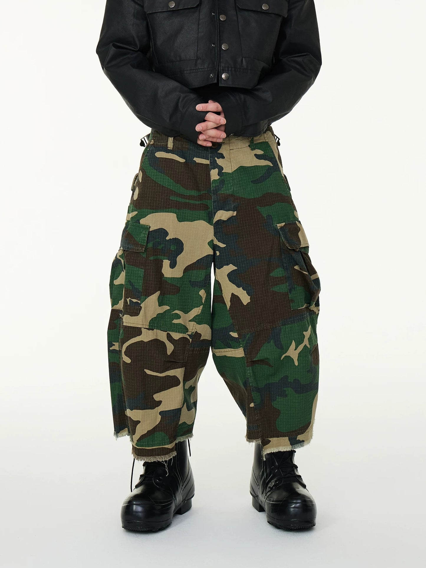 Collection the Camo Cargo Cropped Pants